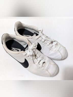 Size 9 - Nike Classic Cortez Leather White Black Womans 807471-101